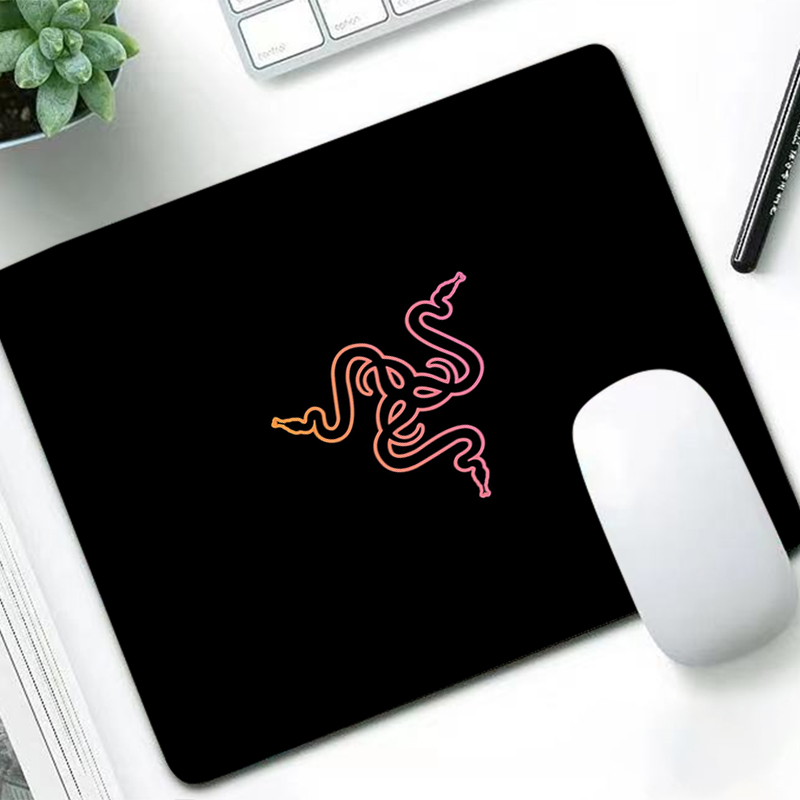 Pc Gaming Lounge - Razer luxo mouse pad anime gamer